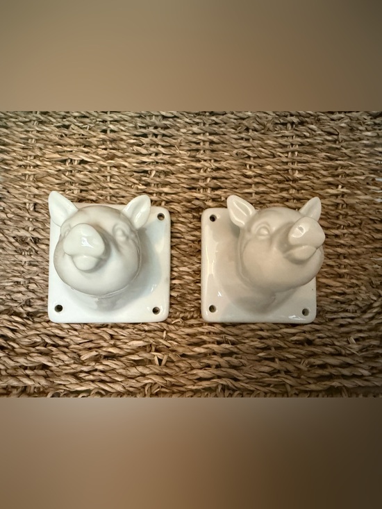 No brand Other - VTG 80s White Ceramic Pig Head Towel Hooks Set